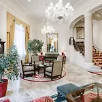 Carlton Hotel