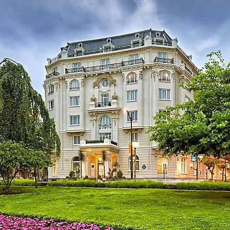 Carlton Hotel