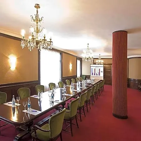 Carlton Hotel