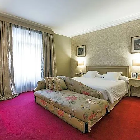 Carlton Hotel 5*