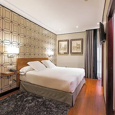 Carlton Hotel 5*