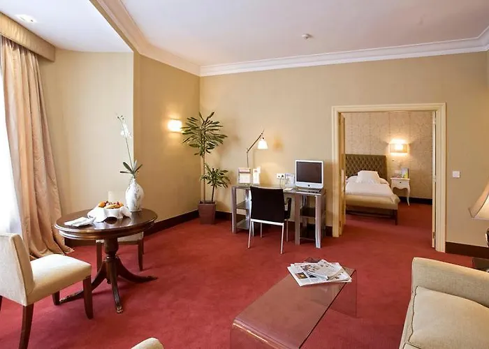 Отель Carlton 5*