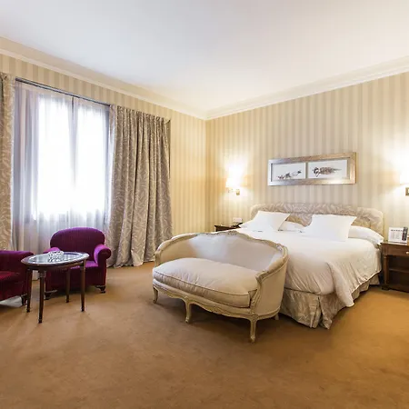 Hotel Carlton