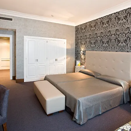 Carlton Hotel 5*