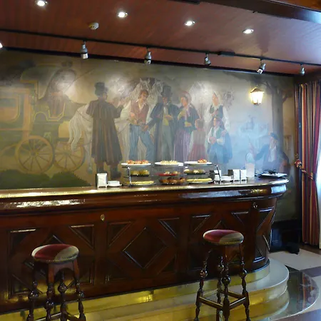 Carlton Hotel