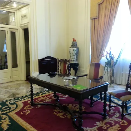 Carlton Hotel