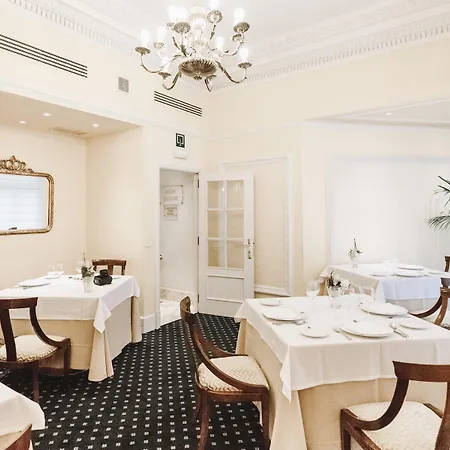 Carlton Hotel 5*