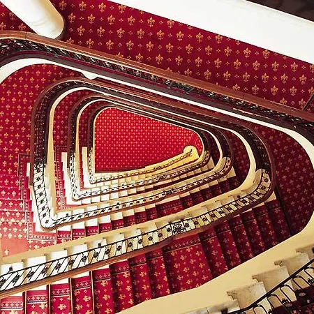 Carlton Hotel