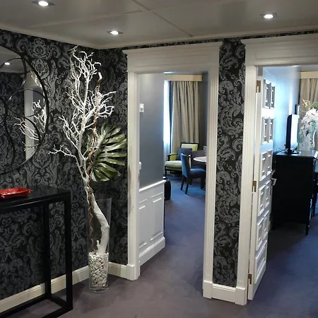 Carlton Hotel