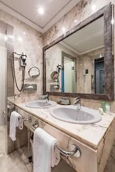 カールトン ホテル